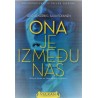 Ona je između nas