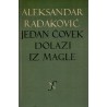 Jedan čovek dolazi iz magle